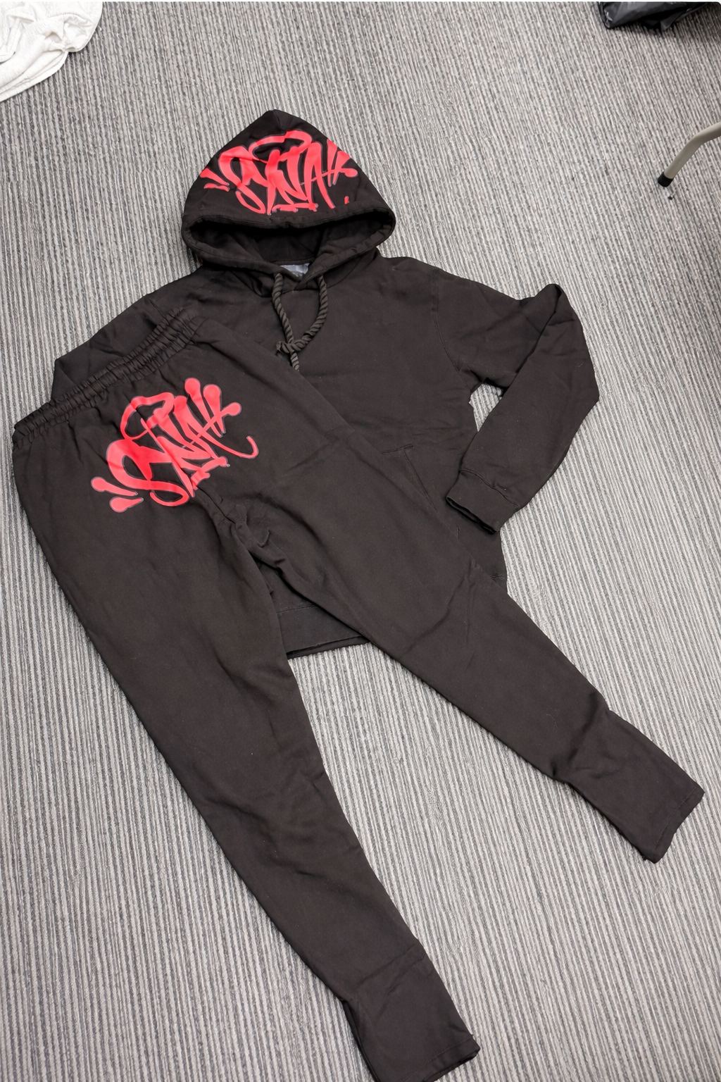 Syna World Logo ‘’Black/Red’’ Tracksuit